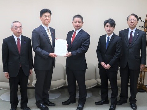 �����R����}�c���c�ւ̗v�]